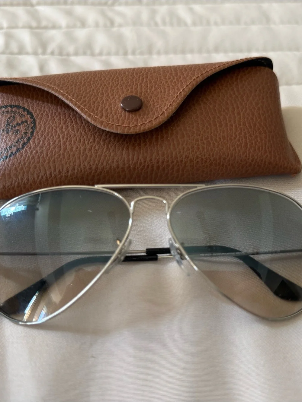 Ray-Ban Silver Aviator Sunglasses with Brown Case and Gray Gradient Lenses